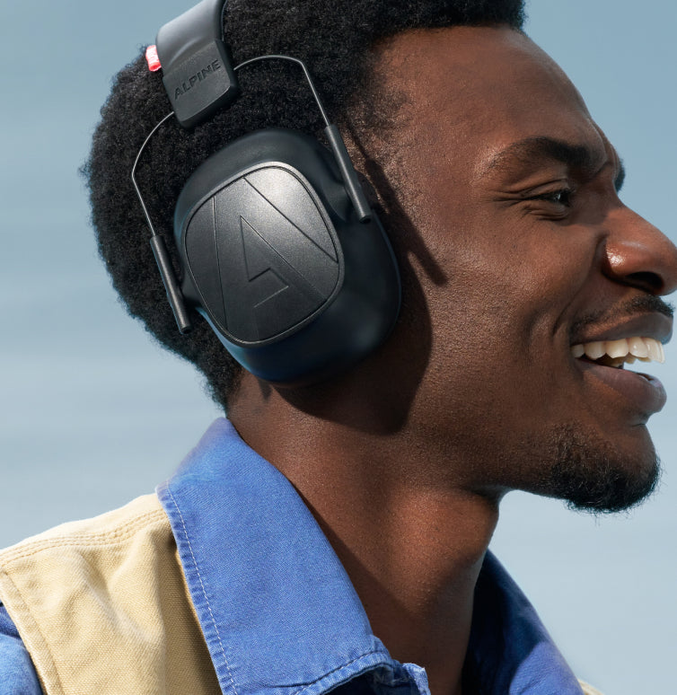 Qu’est-ce Qu’un Acouphène et Prévenir Les Dommages Auditifs ? Alpine Protection Auditive Bouchons d’oreilles Casque anti-bruit red dot award protéger votre oreille fête concert festival Musiciens MusicSafe MusicSafe pro casque musicsafe