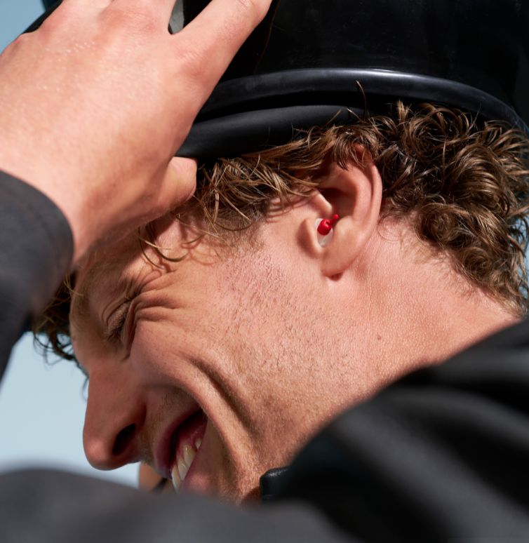 A helmet does not provide sufficient protection against hearing damage