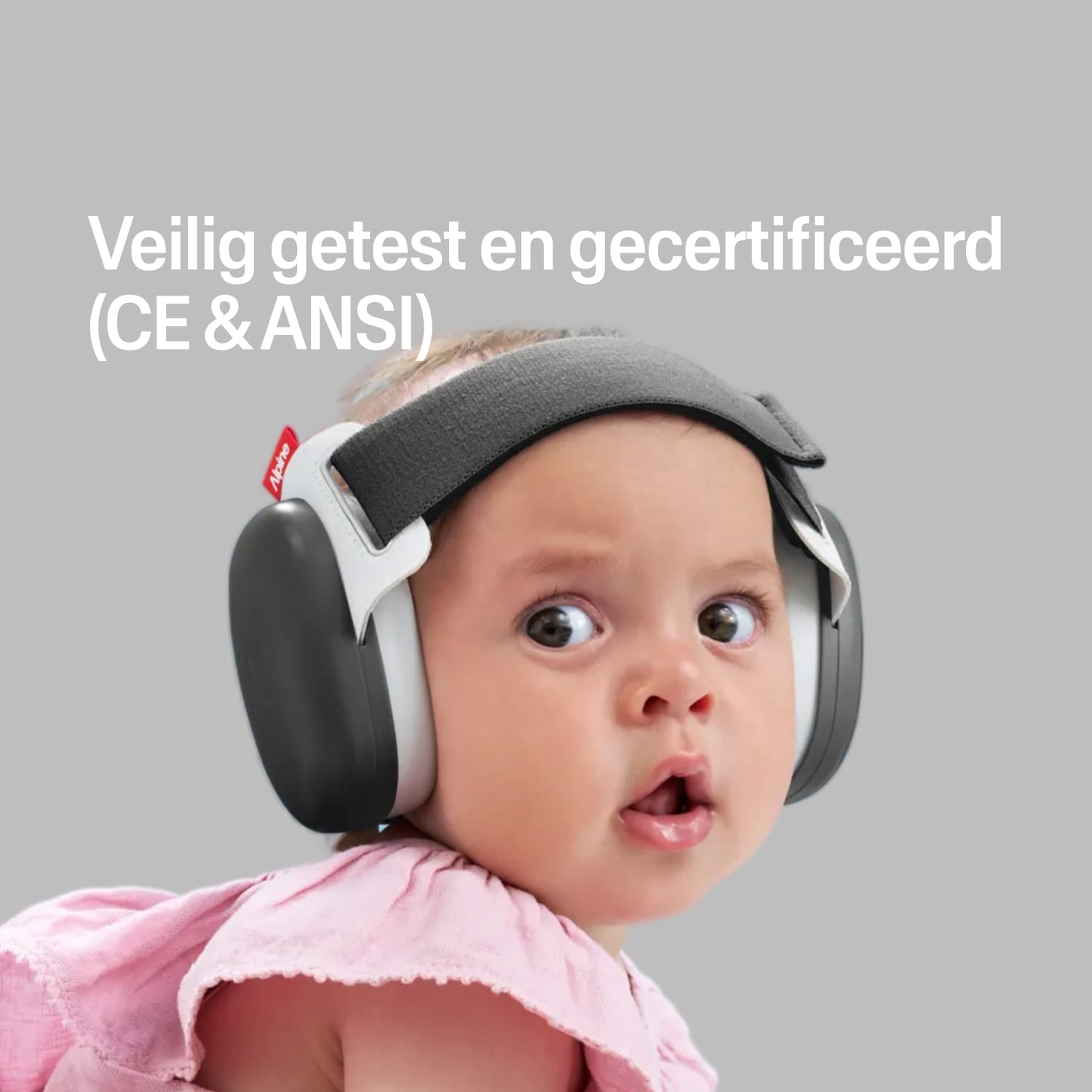 Baby met zwarte Alpine gehoorbescherming, veilig getest en gecertificeerd CE & ANSI