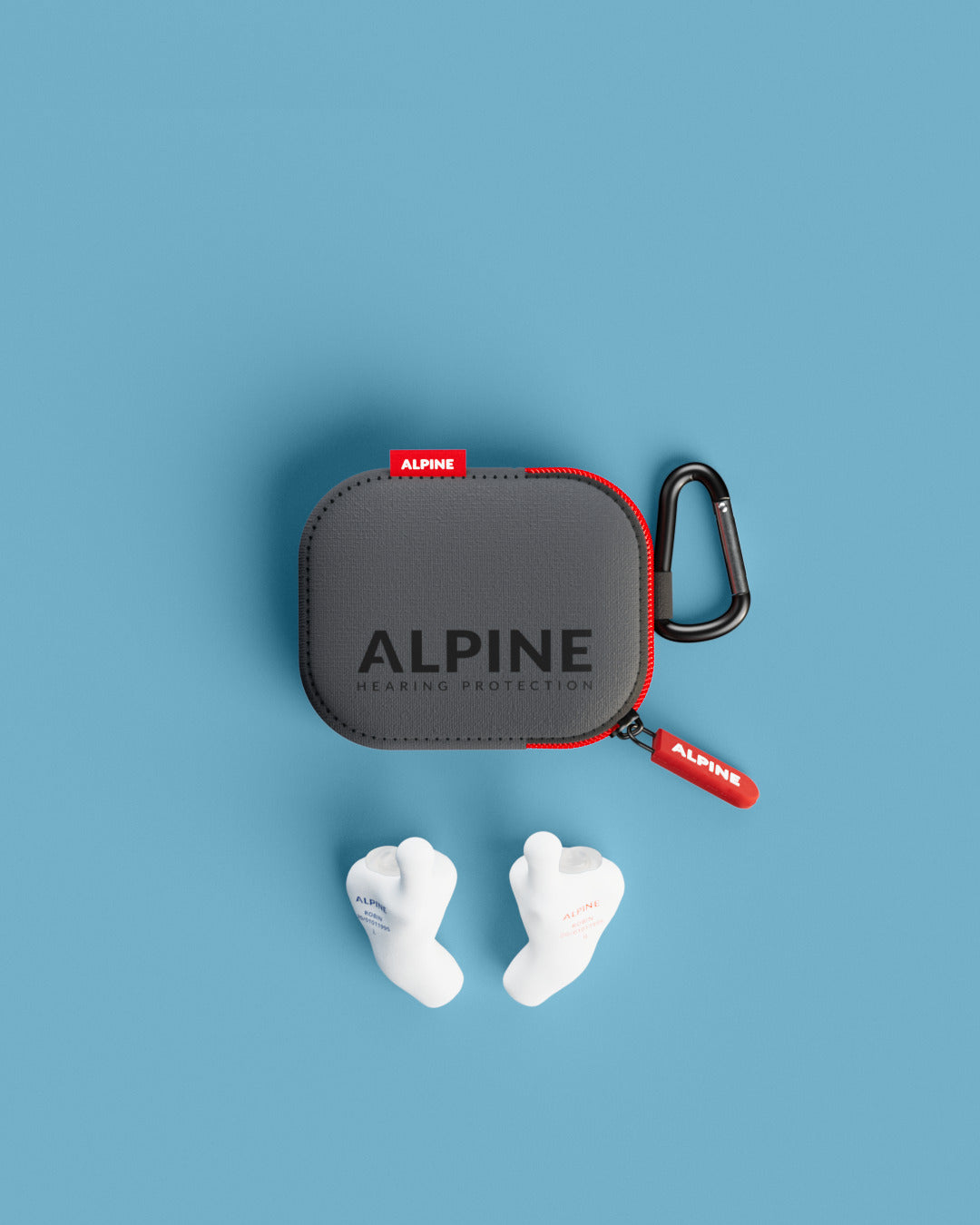 Vue d’ensemble des bouchons d’oreilles Alpine MusicSafe Sur Mesure 4D avec accessoires blanc