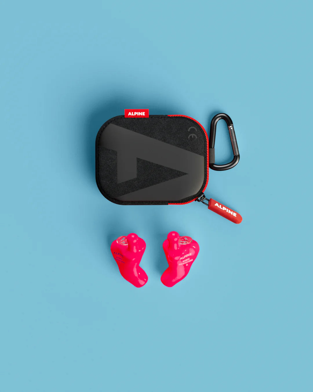 Vue d’ensemble des bouchons d’oreilles Alpine MusicSafe Sur Mesure 4D avec accessoires rose fluo