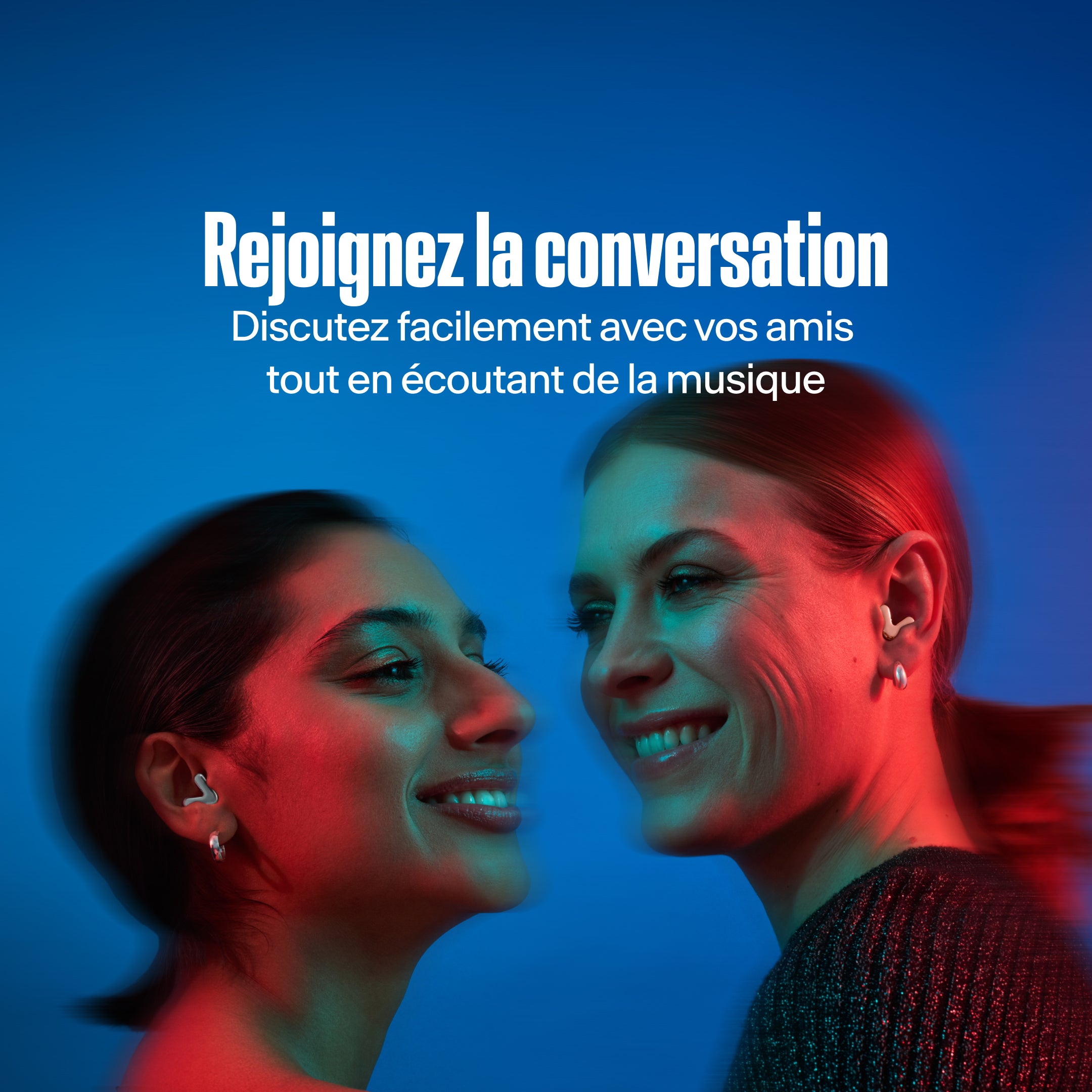 deux femmes avec Alpine Tune en rose-gold et silver dansent ensemble