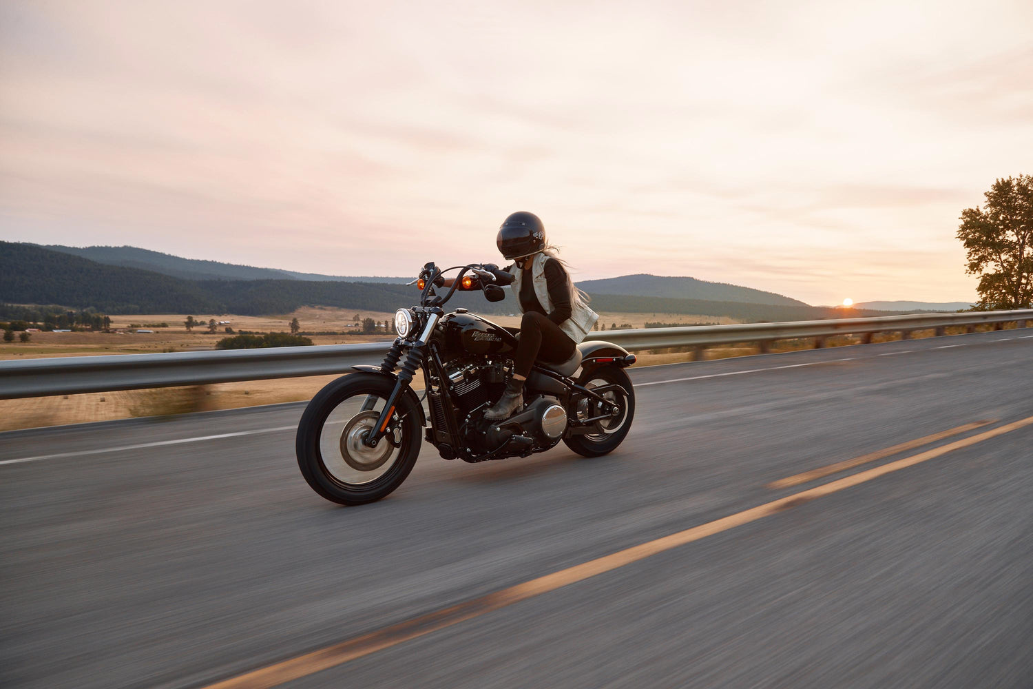 Alpine Protection Auditive Bouchons d’oreilles Casque anti-bruit red dot award protéger votre oreille Voyage Coucher de soleil sur la route MotoGP 24H Le Mans Motards MotoSafe Pro MotoSafe Race MotoSafe Tour MotoSafe Race – Official MotoGP Edition