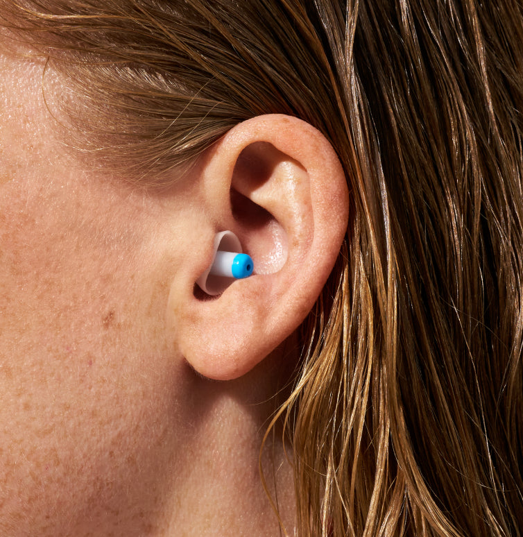 détail du confort des bouchons d’oreilles Alpine SwimSafe