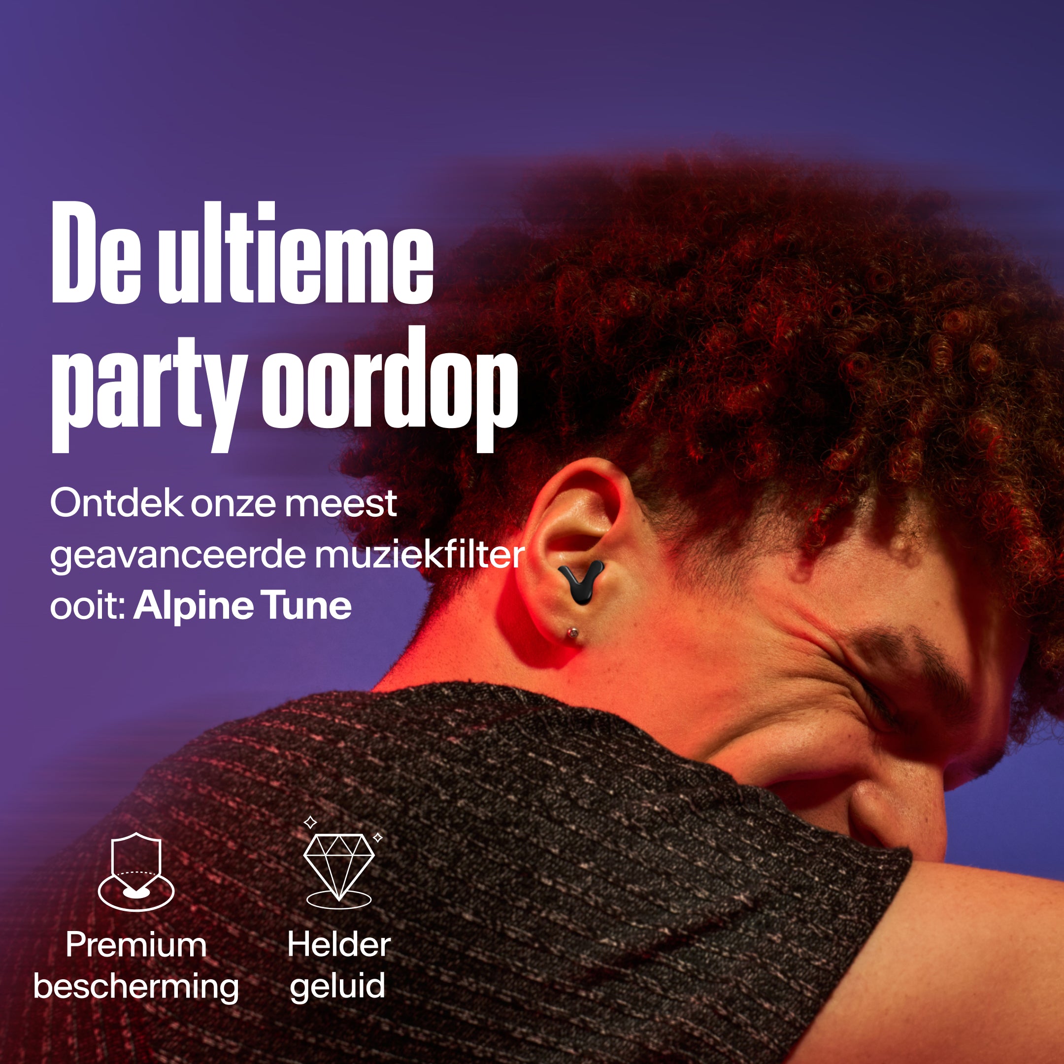 Man draagt Alpine Tune in black – toont USP geavanceerde muziekfilter #color_black #lang_nl